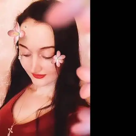 Elena, 23