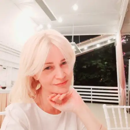 Юлия, 54