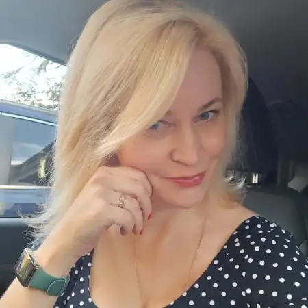 Юлия, 54