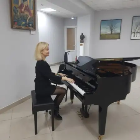 Юлия, 54