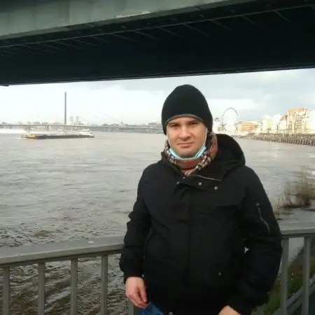 Denis, 42