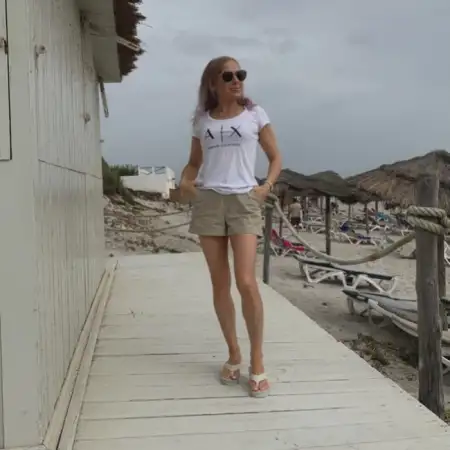 Anna, 51