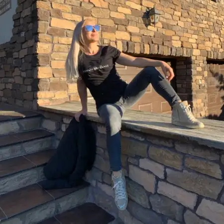 Anna, 51