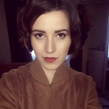 Yana, 38
