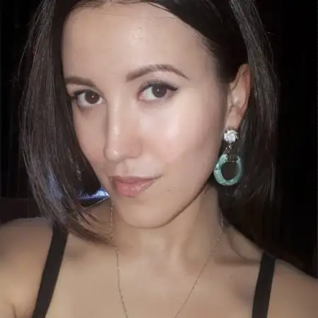 Yana, 38