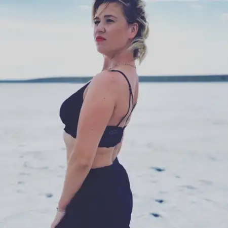 Natalia, 38