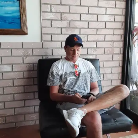 Edward, 43