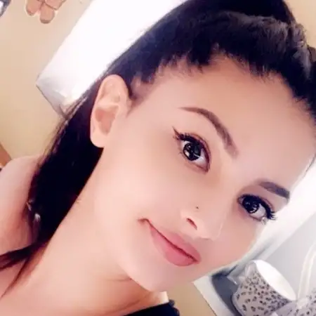 Sara, 29