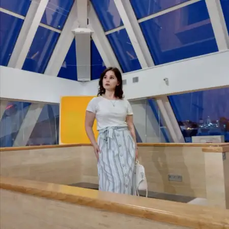 Valeria, 33