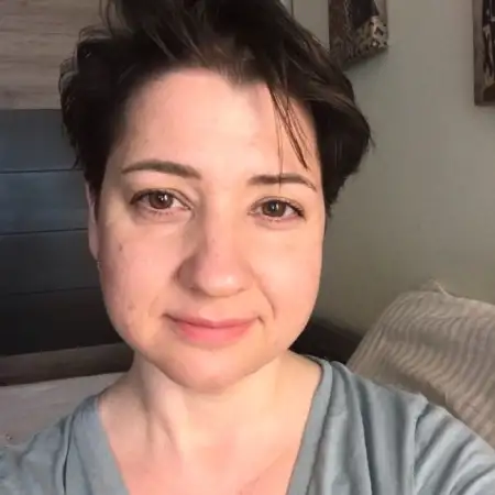 Natalia, 45