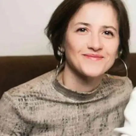 Emma, 49