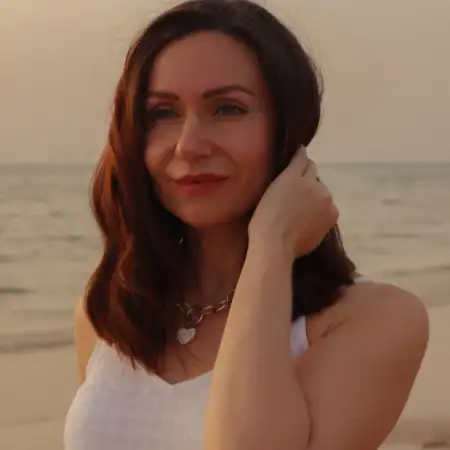 Дина, 43