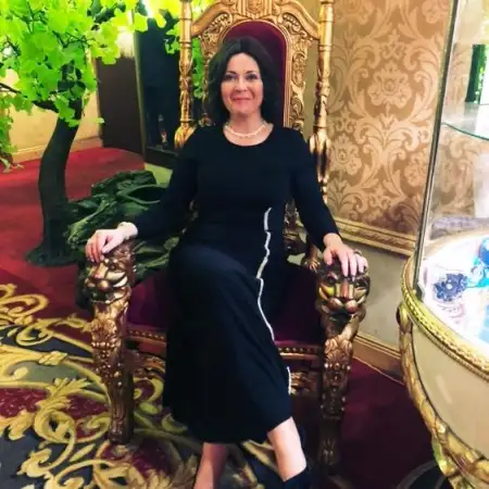 Anya, 48