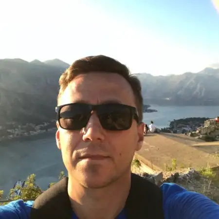 Serge, 46