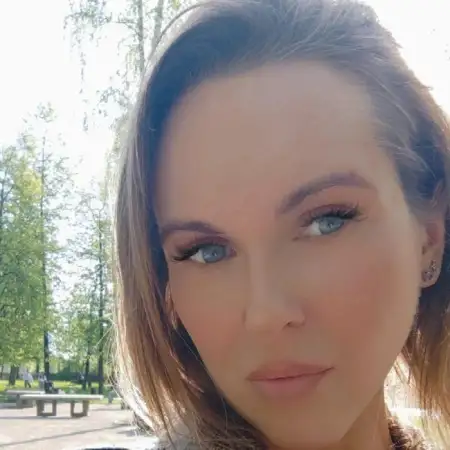 Александра, 33