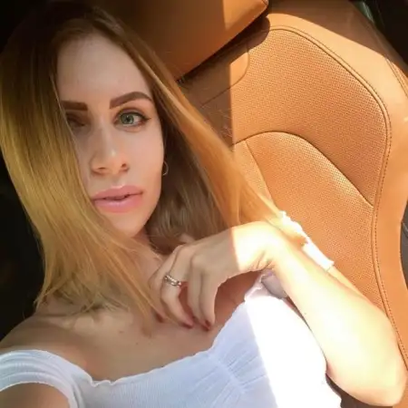 Alesya, 32