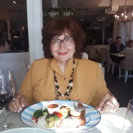 Larisa, 79