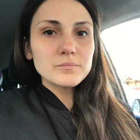 Julia, 38