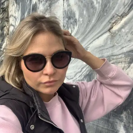 Natali, 41