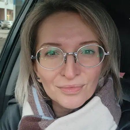 Svetlana, 44