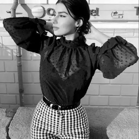 Eva, 33