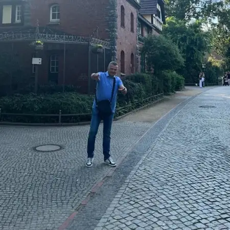 Vlad, 51