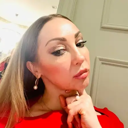 Нина, 48