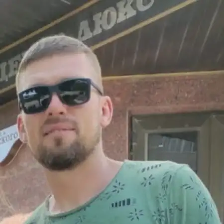 Alex, 41 