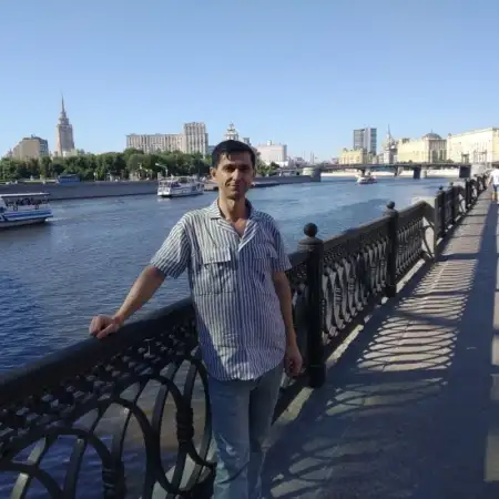 Роман, 39