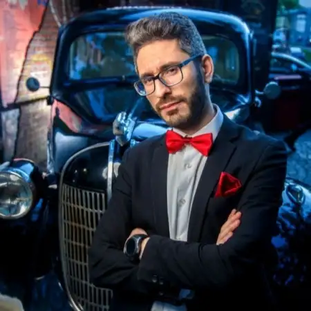 Владимир, 38