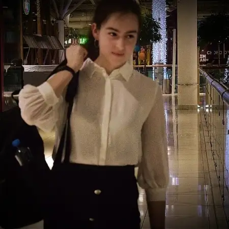 Hanna, 25