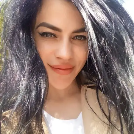 Хана, 43