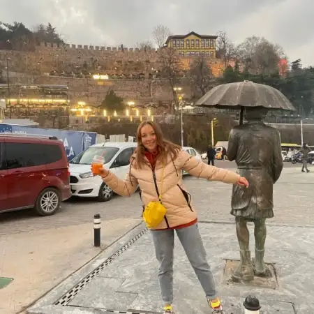 Maria, 37