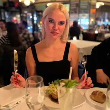 Vitaliia, 38