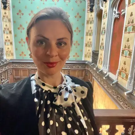 Yana, 39