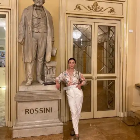Caroline, 34