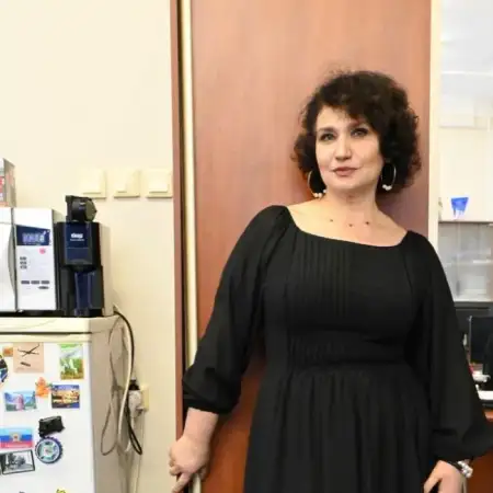 Tanya, 51