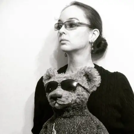 Tori, 44
