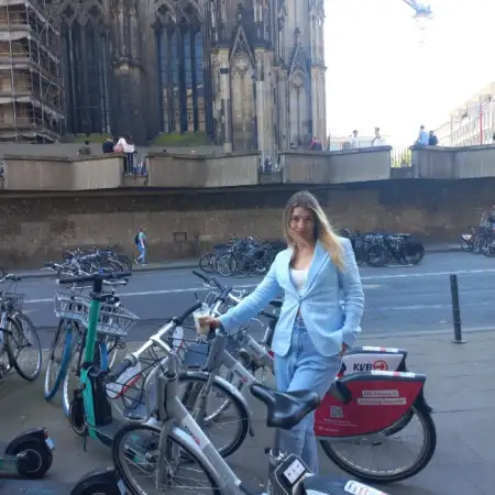 Regina, 41