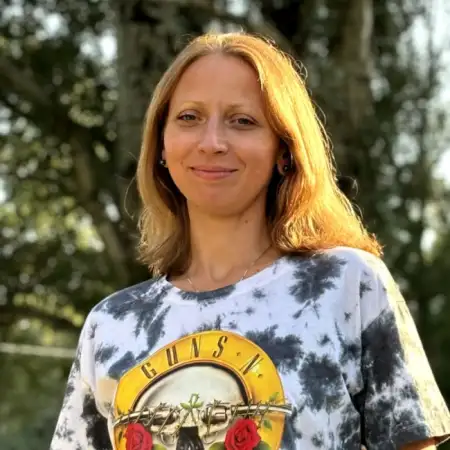 Nina, 45