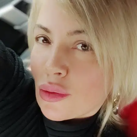 Александра, 46