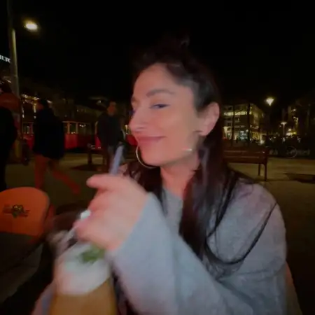 Hanna, 25