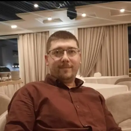 Aleksandr, 39