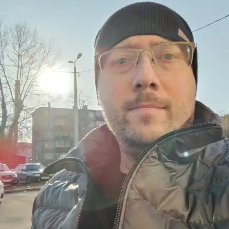 Aleksandr, 39