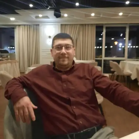 Aleksandr, 39