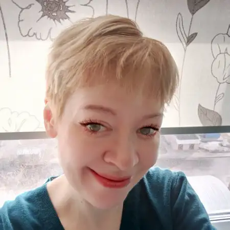 Julia, 47