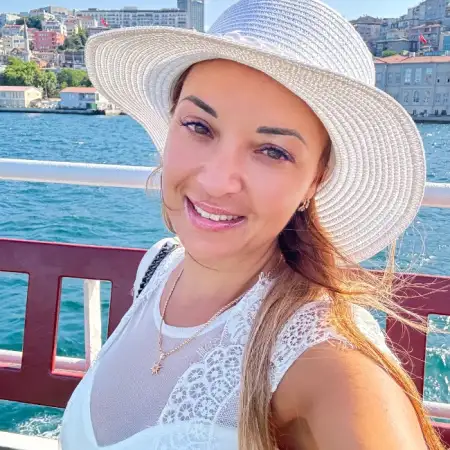 Полина, 44