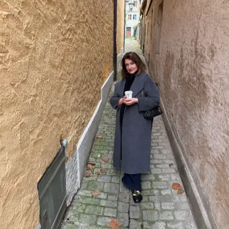Марта, 46