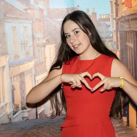 Милана, 20