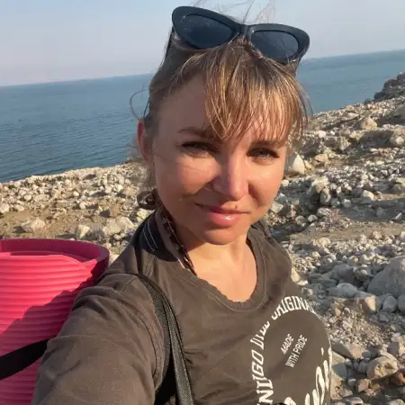 Тоня, 42